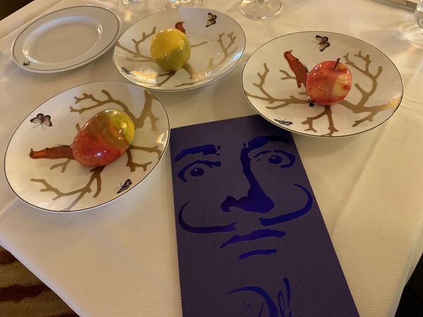Restaurantes Le Meurice Alain Ducasse e Le Dalí reabrem em Paris