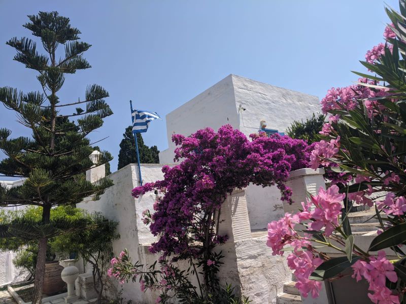 Entre céu e mar: Tinos uma ilha grega desconhecida no Brasil