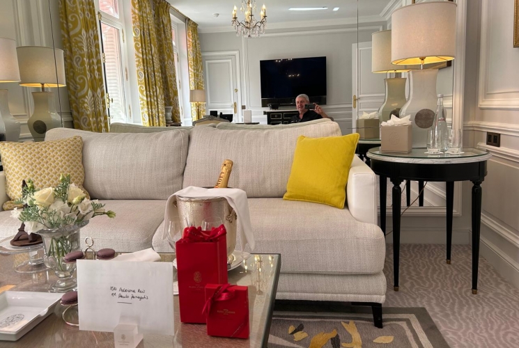 Um palácio único chamado Plaza Athénée